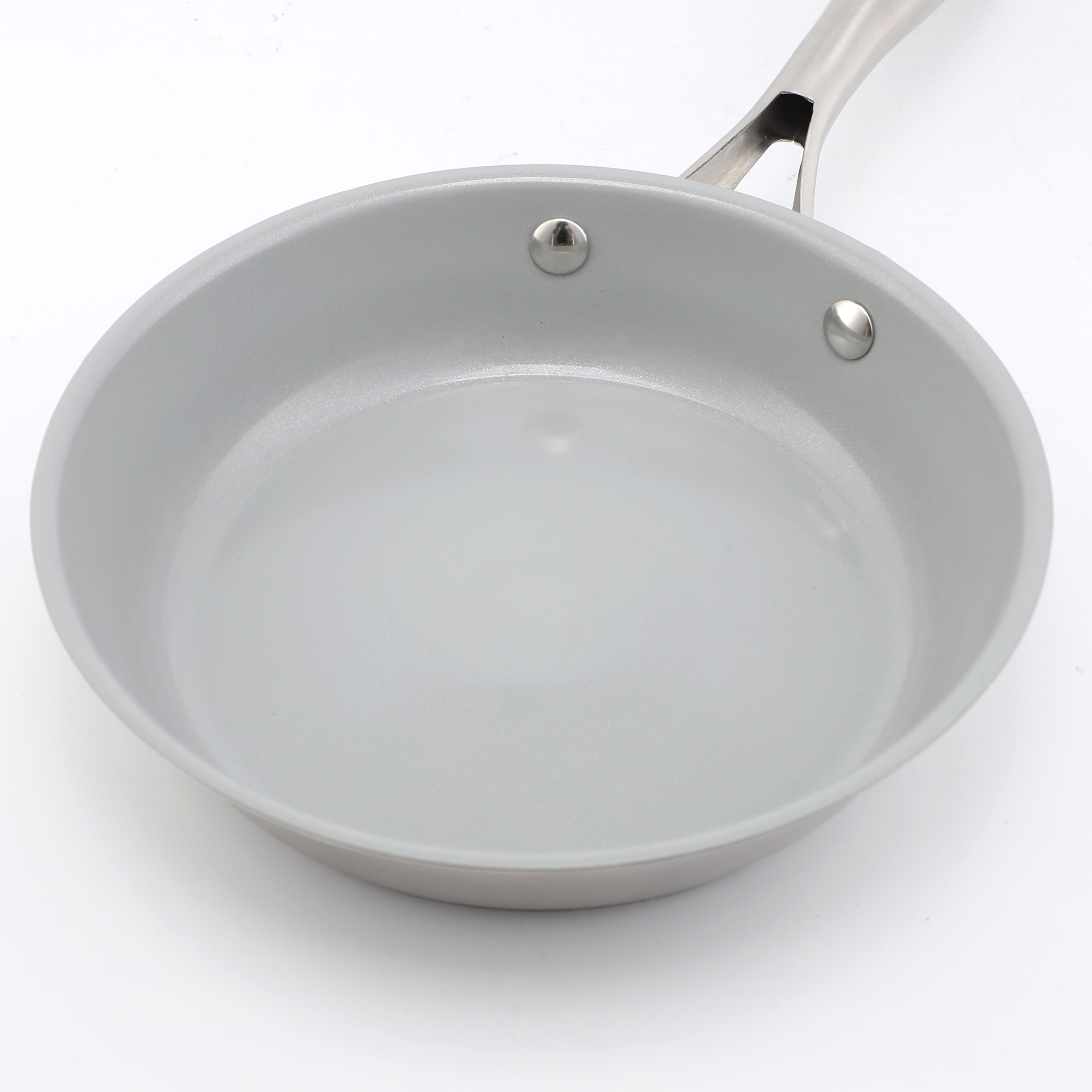 Heißer Verkauf Großhandel 3 Schicht Basis Edelstahl Pfanne 20/24/26/28 cm 8 Zoll/10 Zoll/12 Zoll Keramik Antihaft-Kochgeschirr Bratpfanne