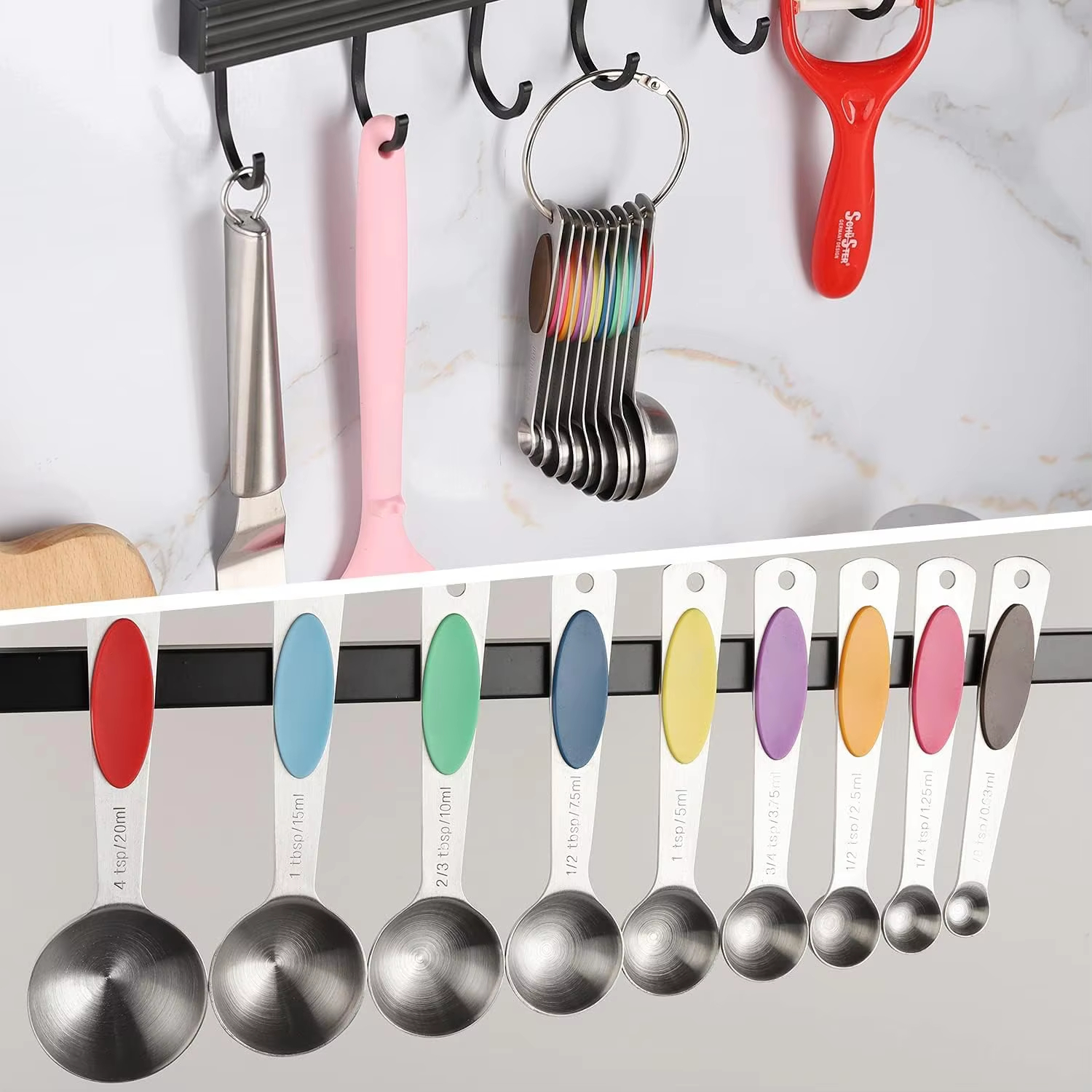 Set aus magnetischen Kaffeemessbechern und -löffeln aus Edelstahl