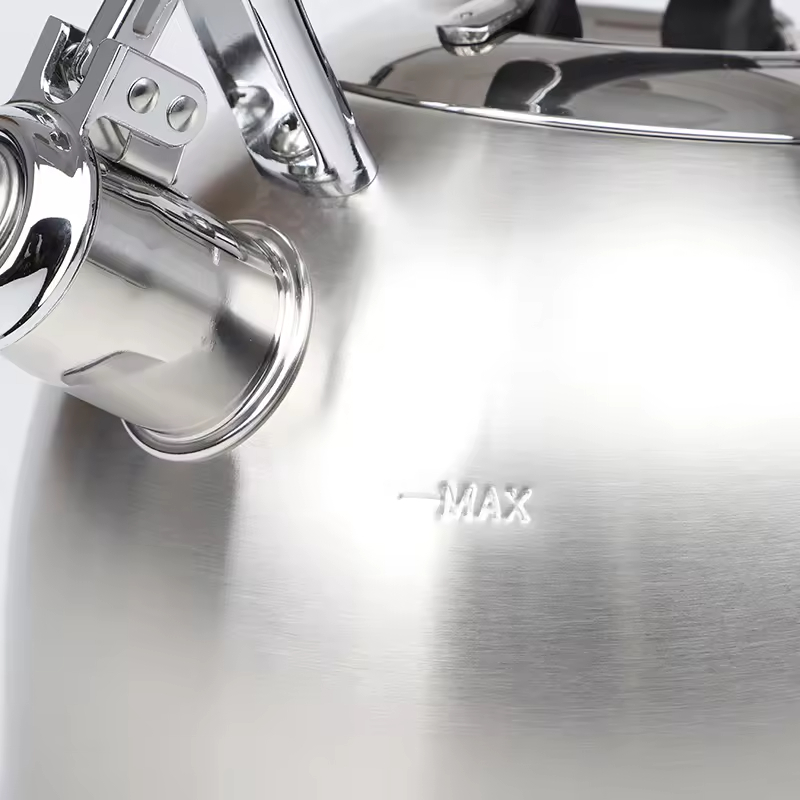 Hochwertige 3-Liter-Teekanne aus Edelstahl mit Pfeiffunktion